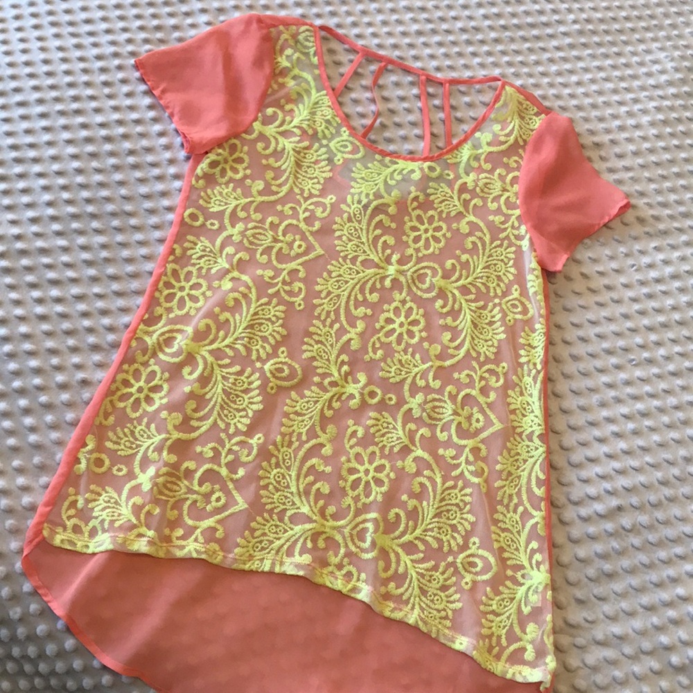 ❤️ Gianni Bini Cage-Back Top ❤️